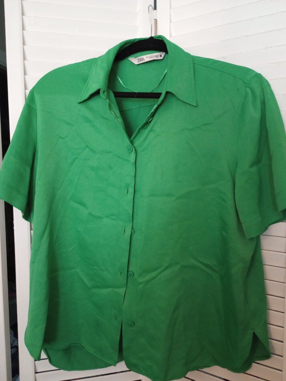NWT Zara Vibrant Green Short Sleeve Button-Down Shirt Size L